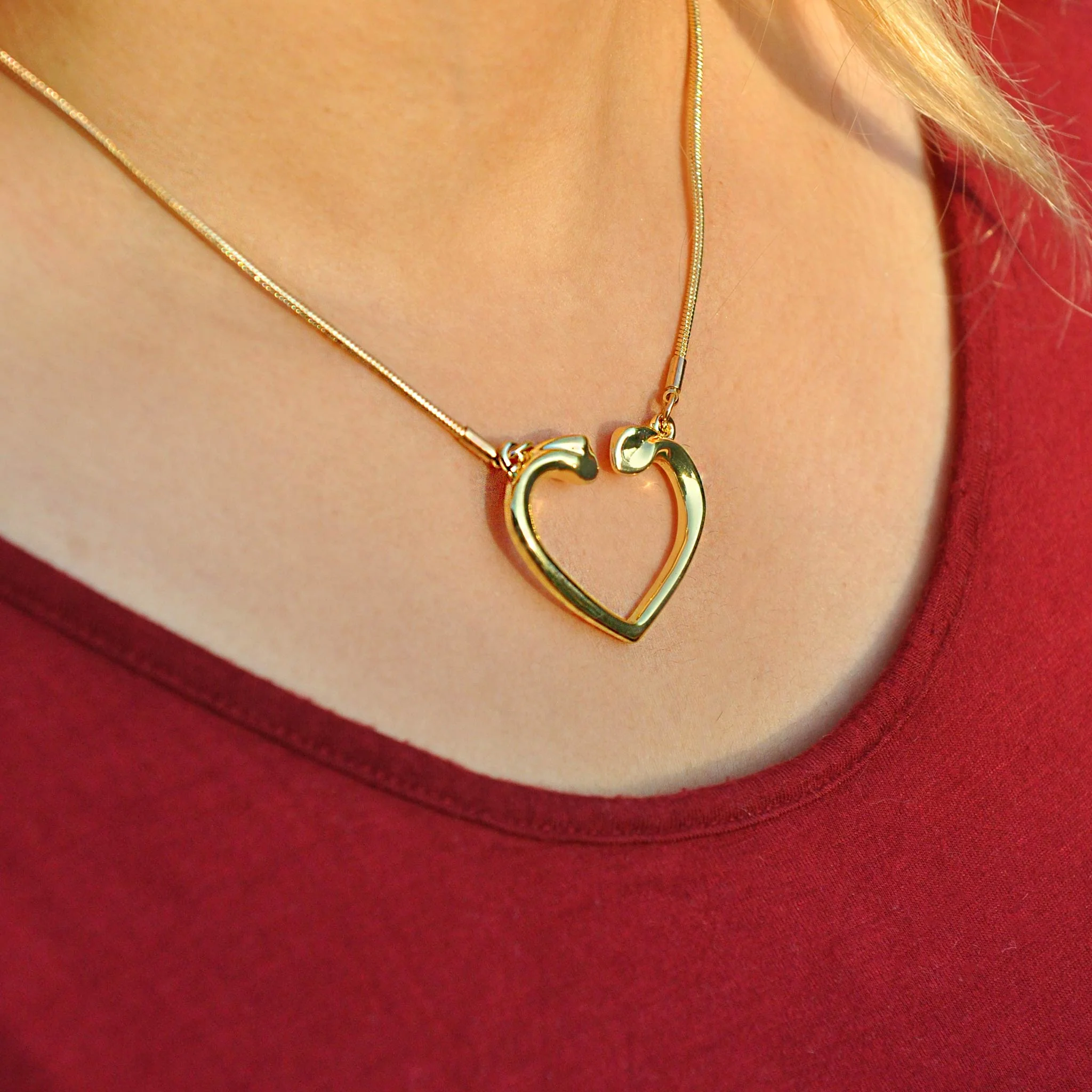 Alma Gold Heart Necklace - Image 2