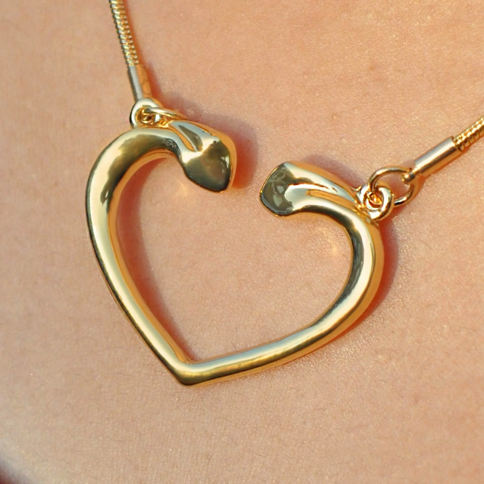 Alma Gold Heart Necklace - Image 3