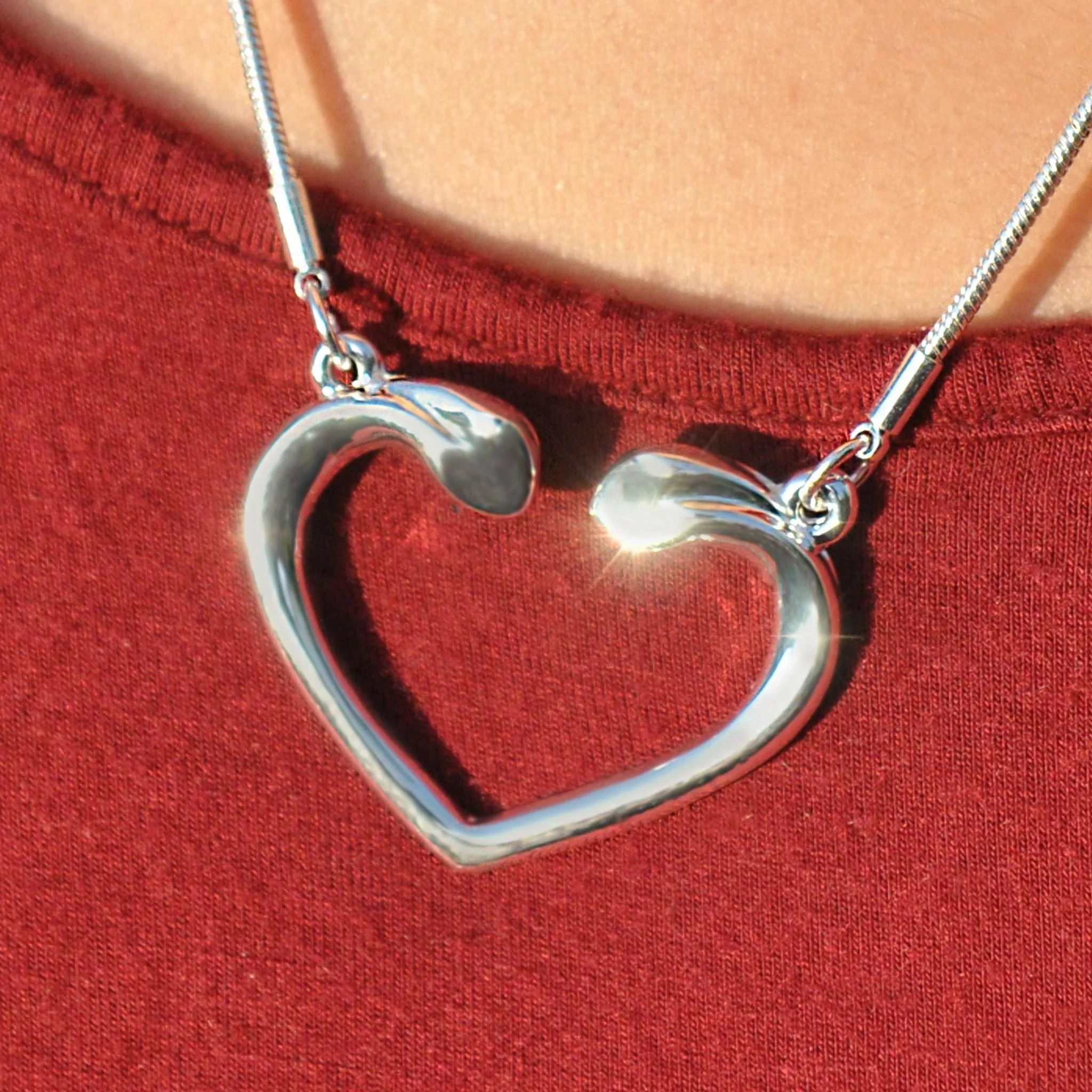 Alma Silver Heart Necklace - Image 4