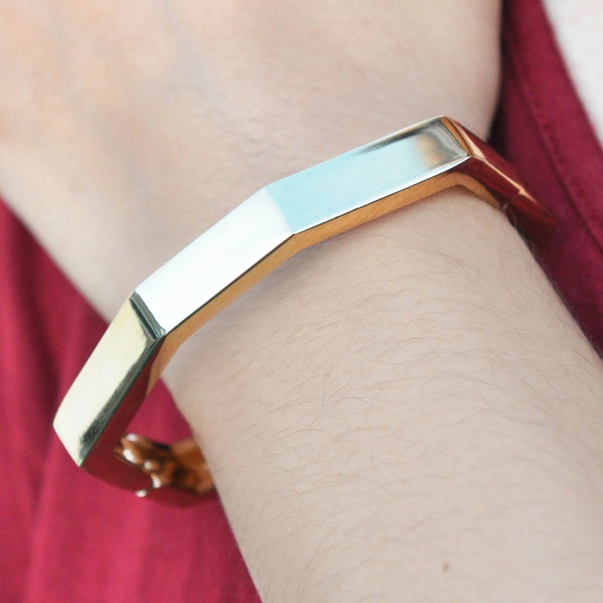 Ava Geometric Gold bangle - Image 3