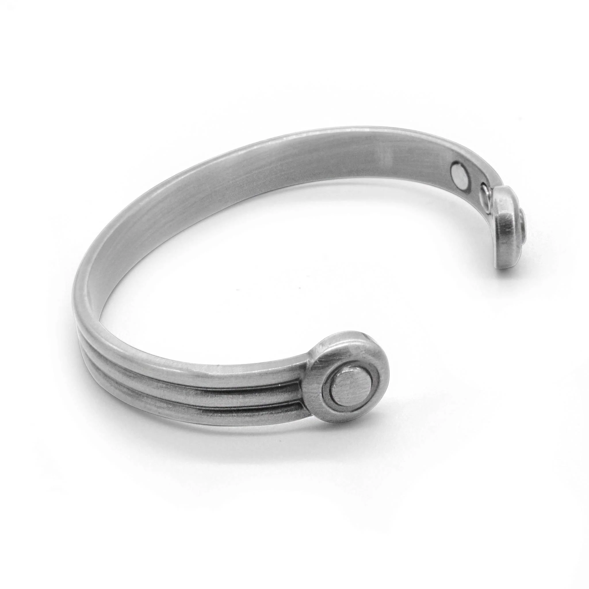 Axle Pewter Torque magnetic bangle | ALPHA™ mens - Image 5