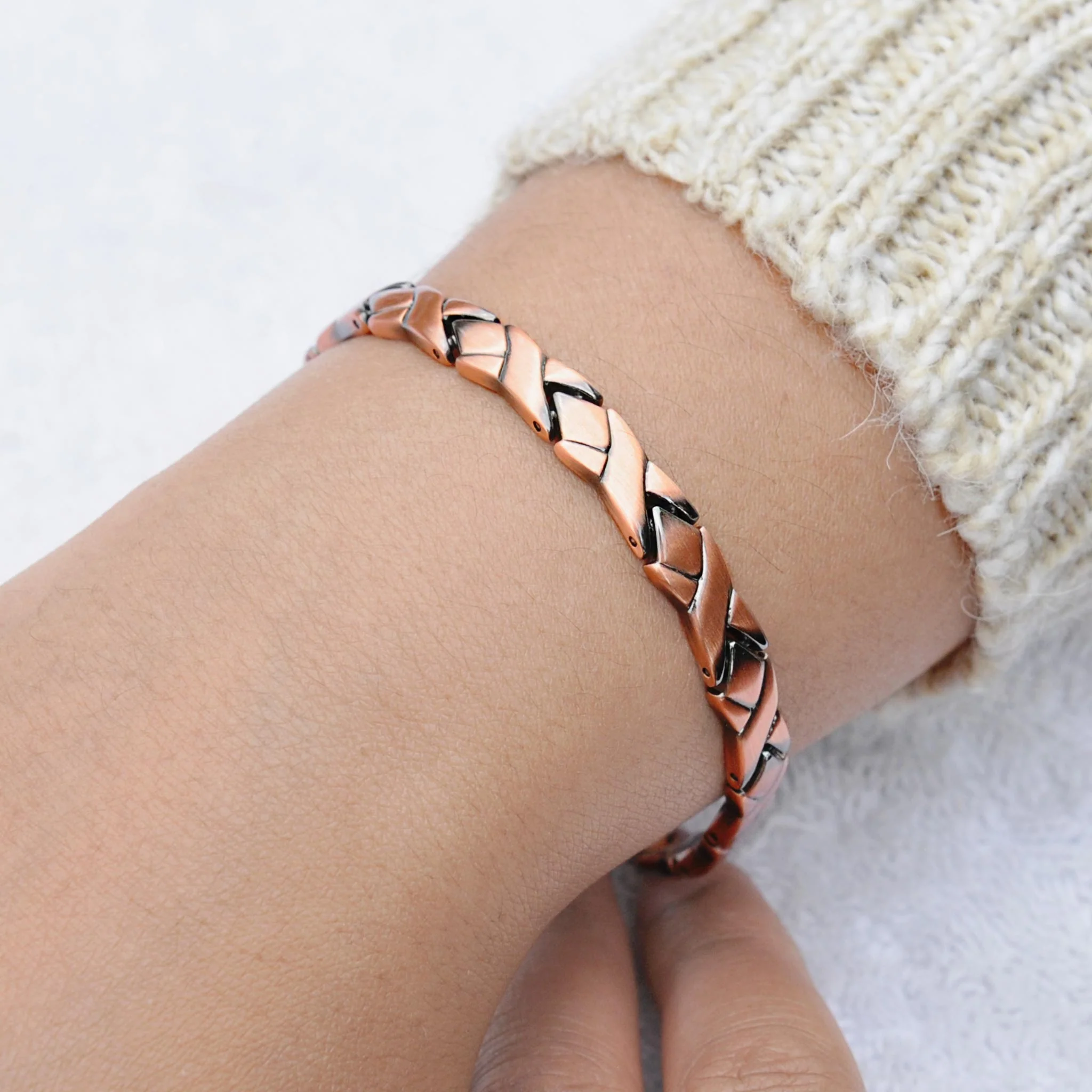 Chloe copper magnetic bracelet - Image 3