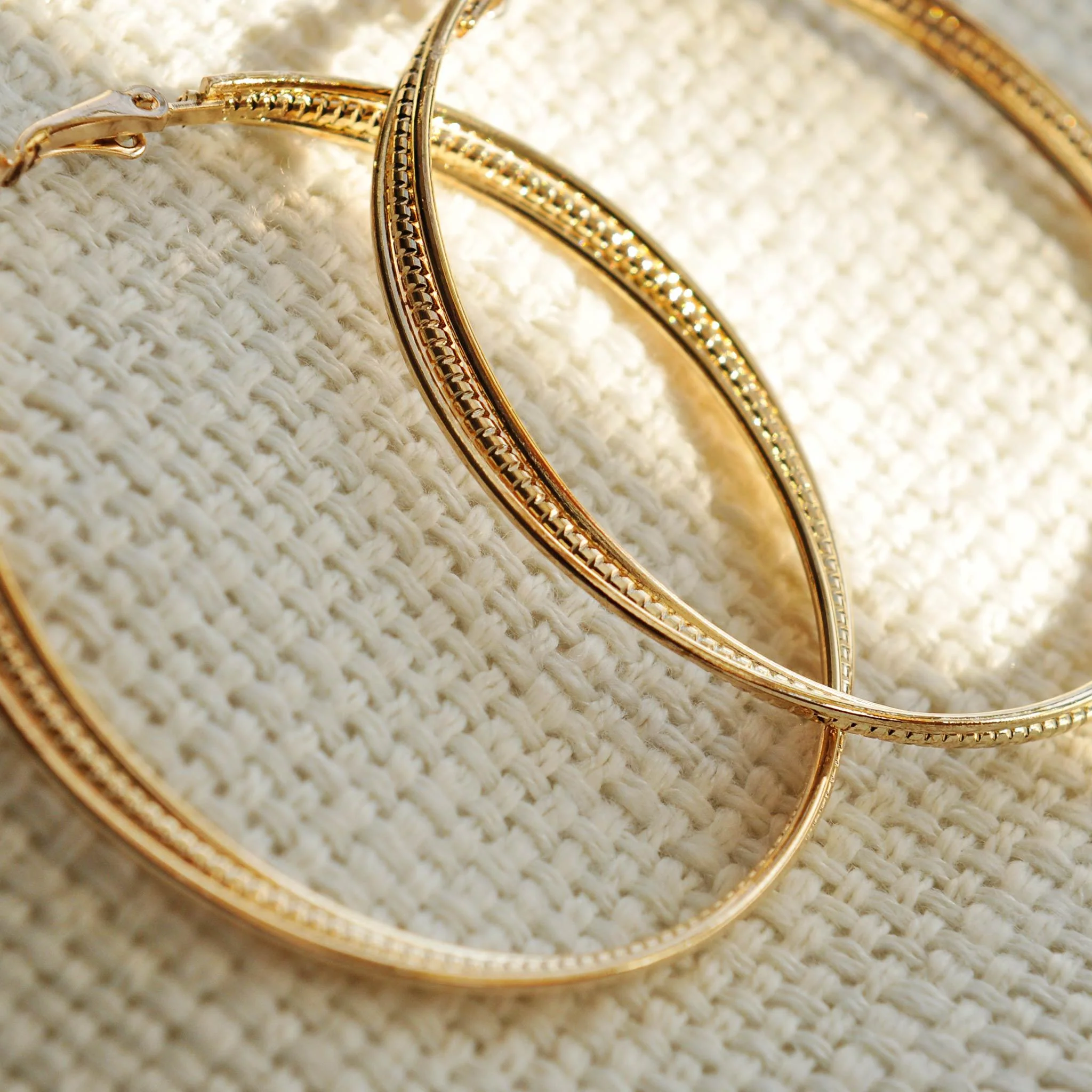 Mariah gold effect ribbed hoops - Image 4