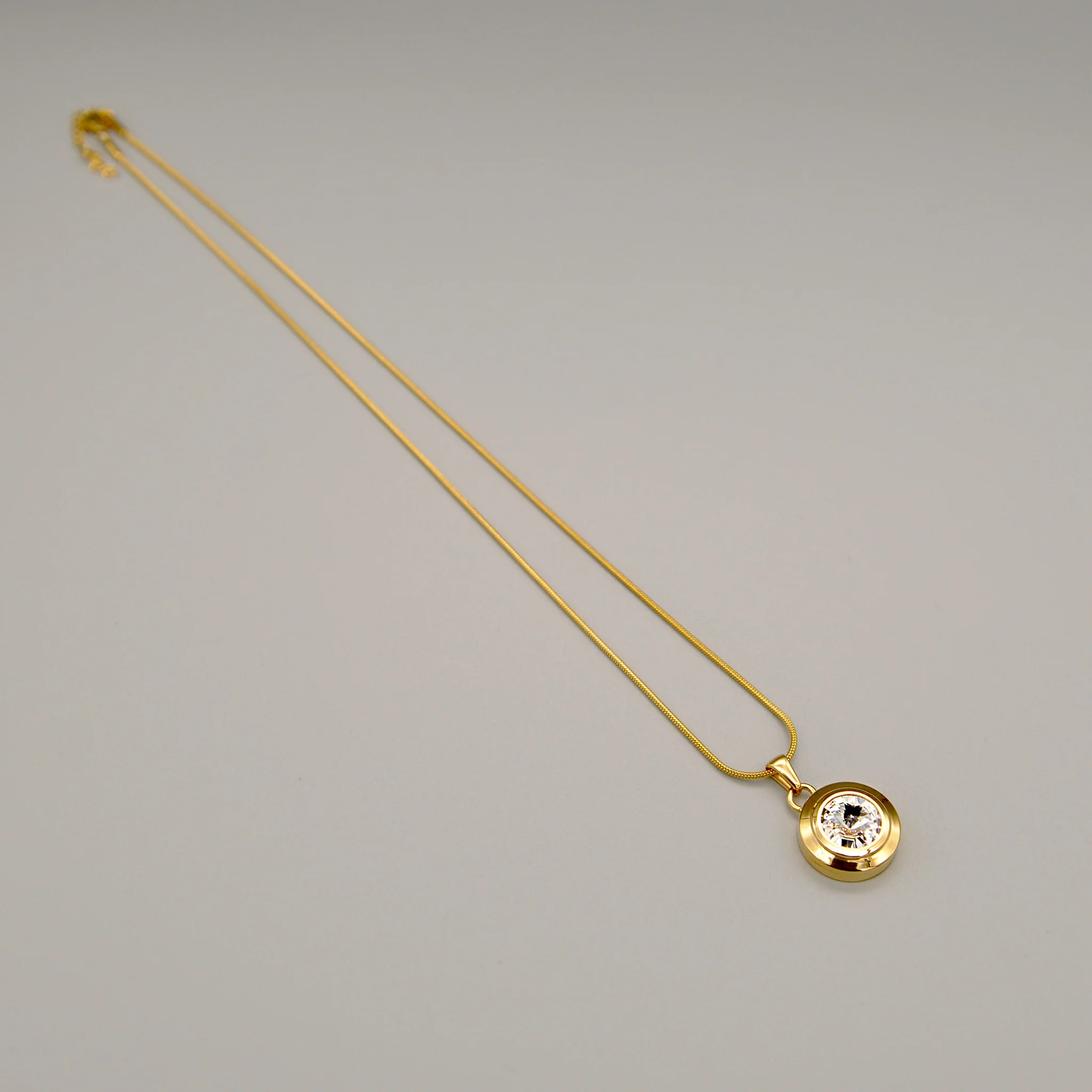 Piper Stainless steel gold magnetic necklace - Image 4