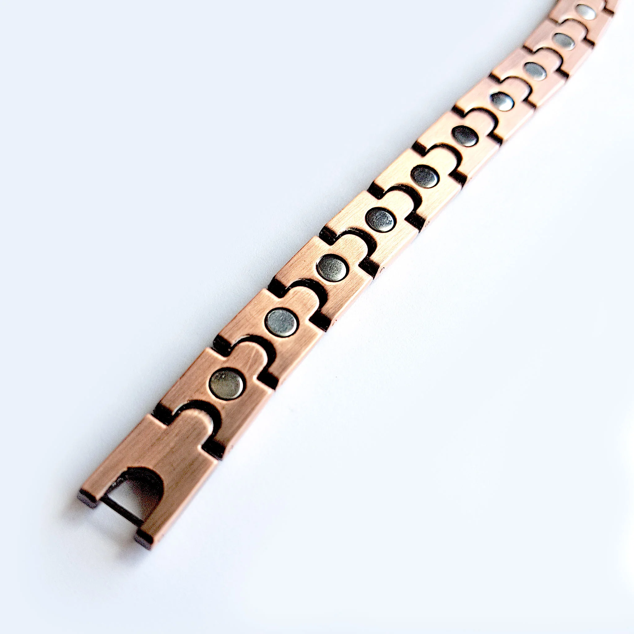 Jaimie Magnetic Link Copper Bracelet | ALPHA™ mens - Image 10