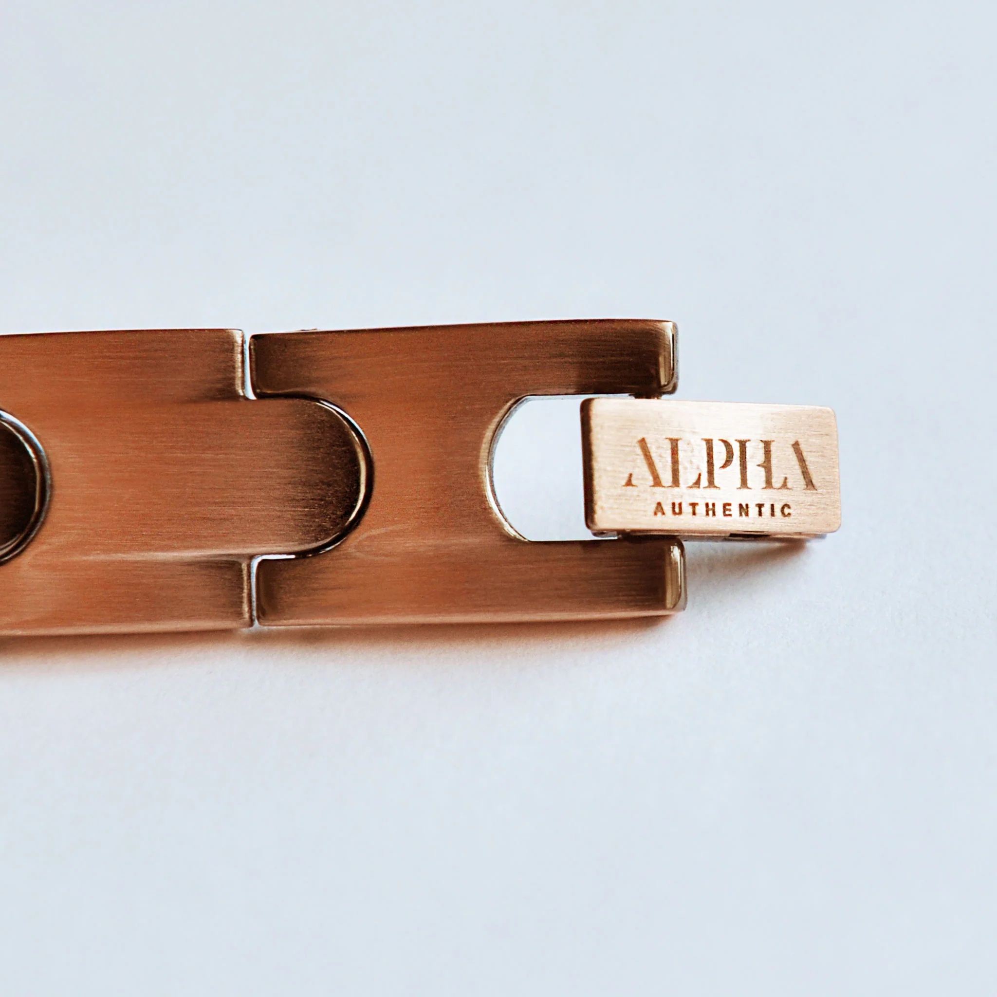 Jaimie Magnetic Link Copper Bracelet | ALPHA™ mens - Image 9