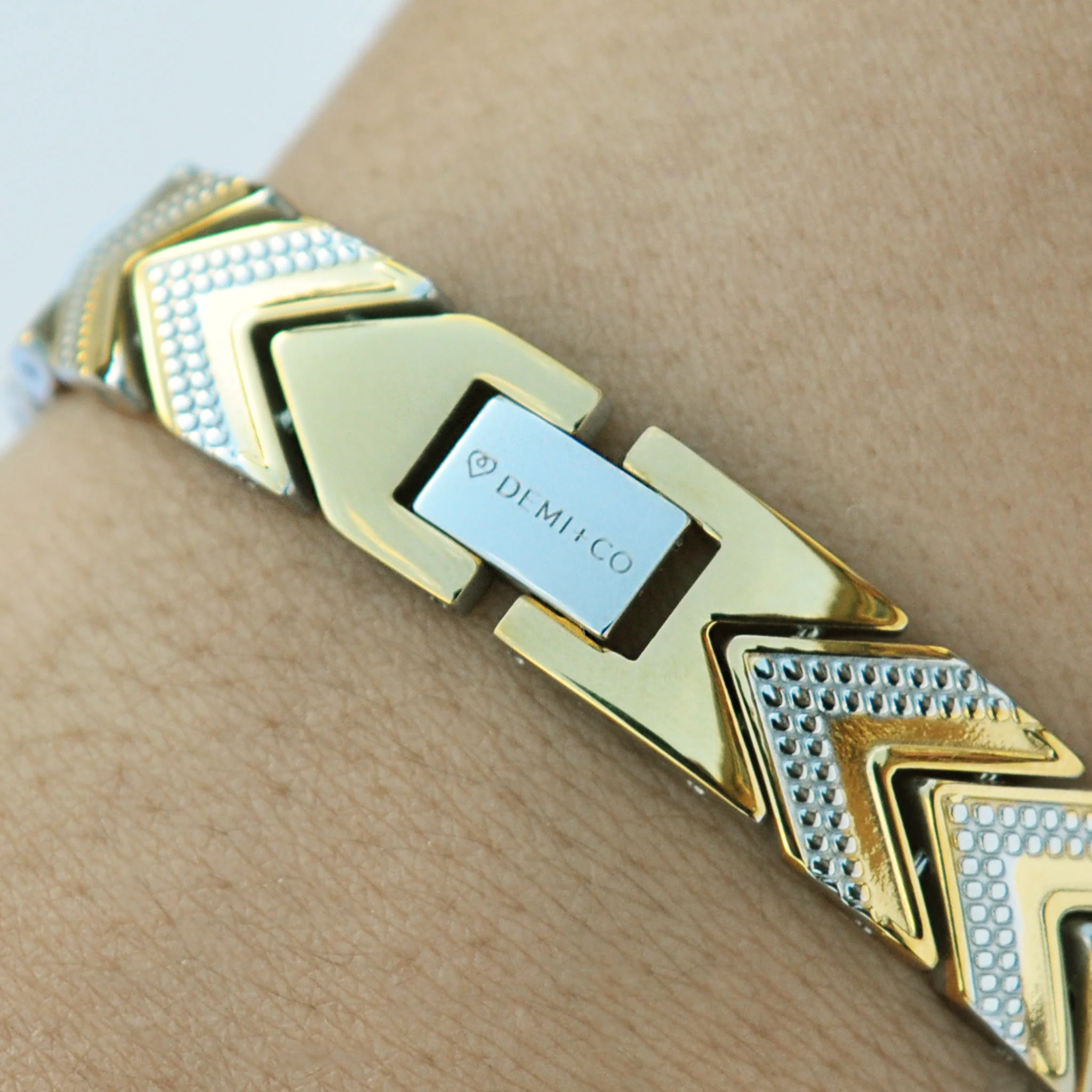 Adriana magnetic bracelet - Image 6