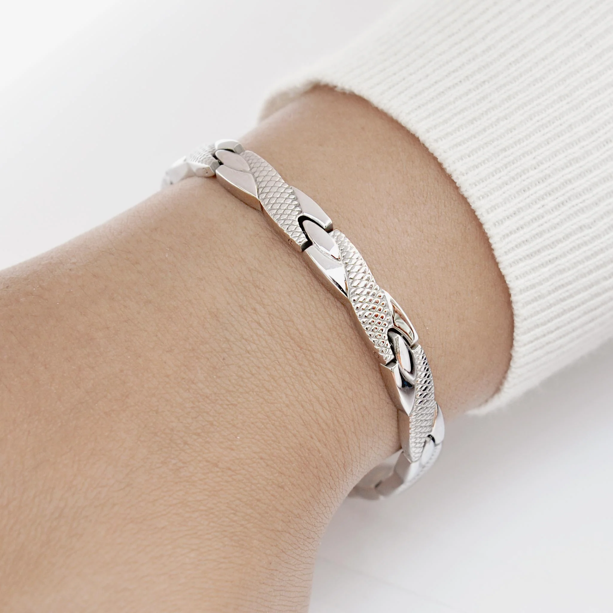 Alana magnetic bracelet