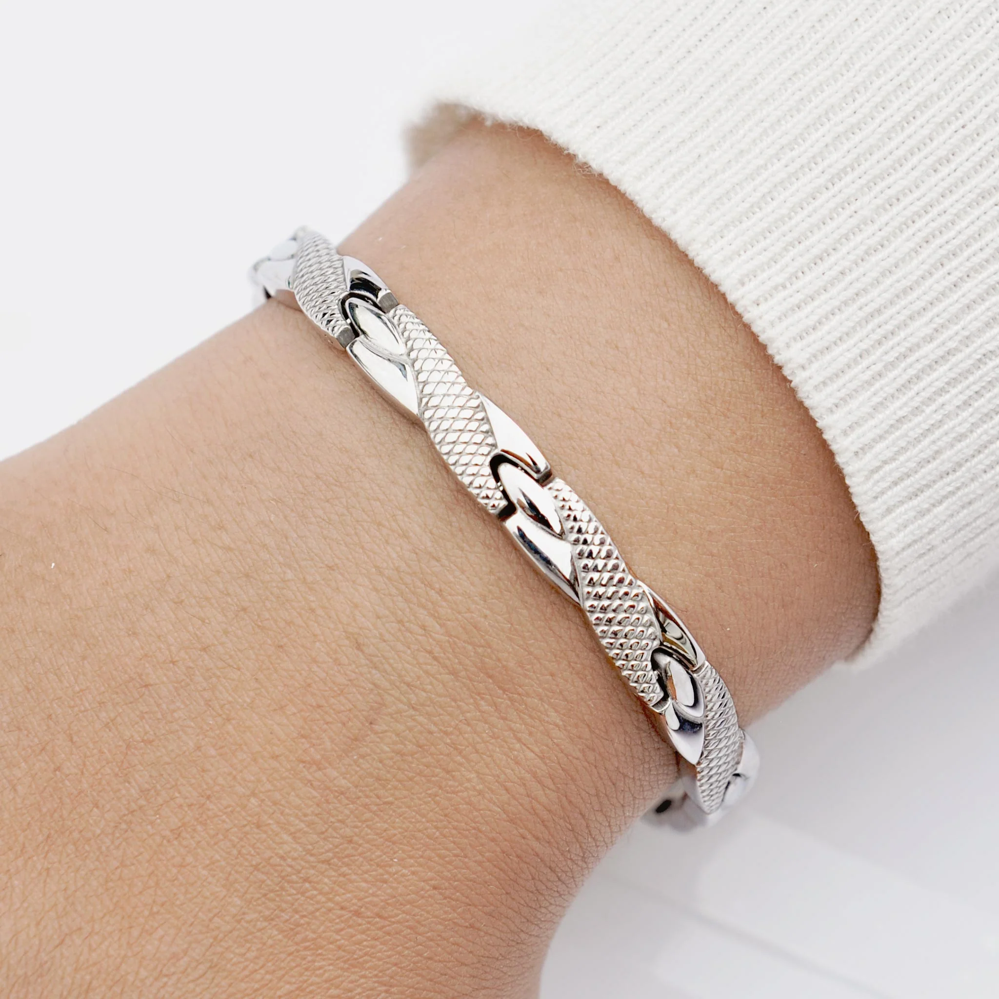 Alana magnetic bracelet - Image 3