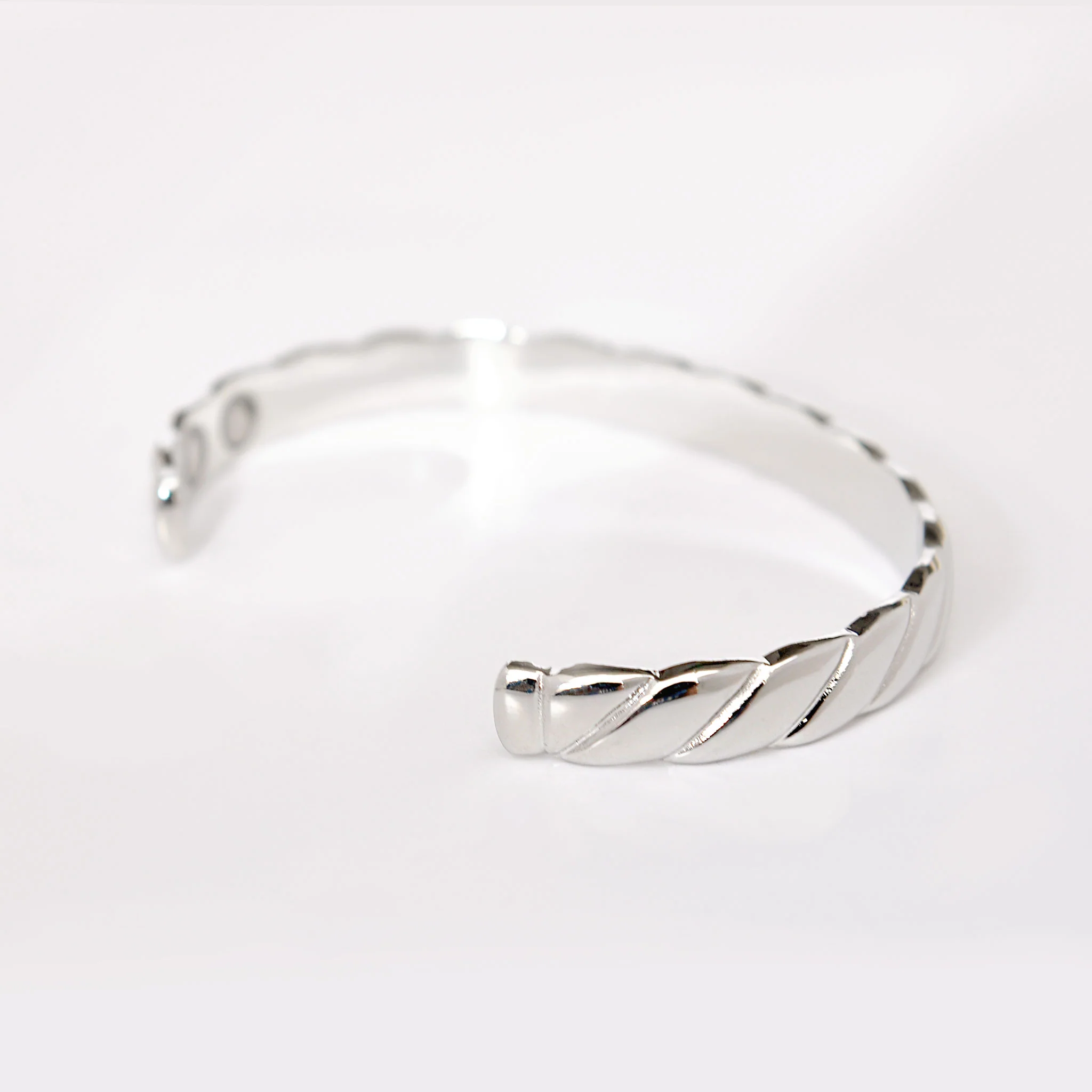 Elodie magnetic bracelet - Image 4