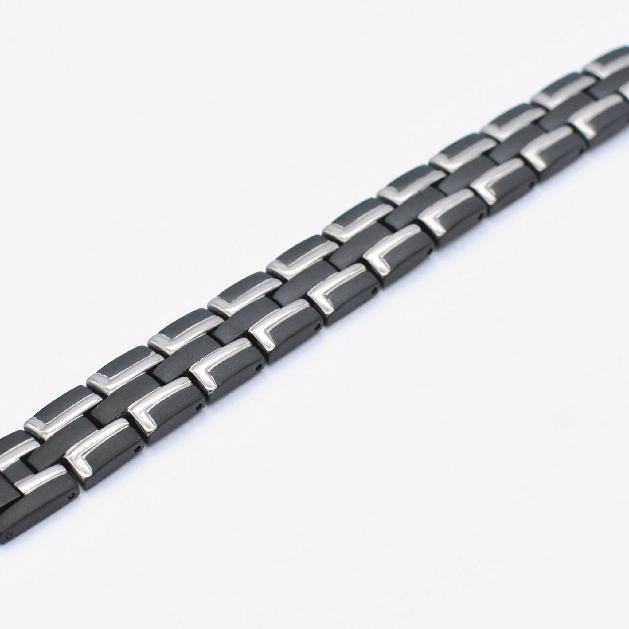 Finley titanium magnetic bracelet - Image 5