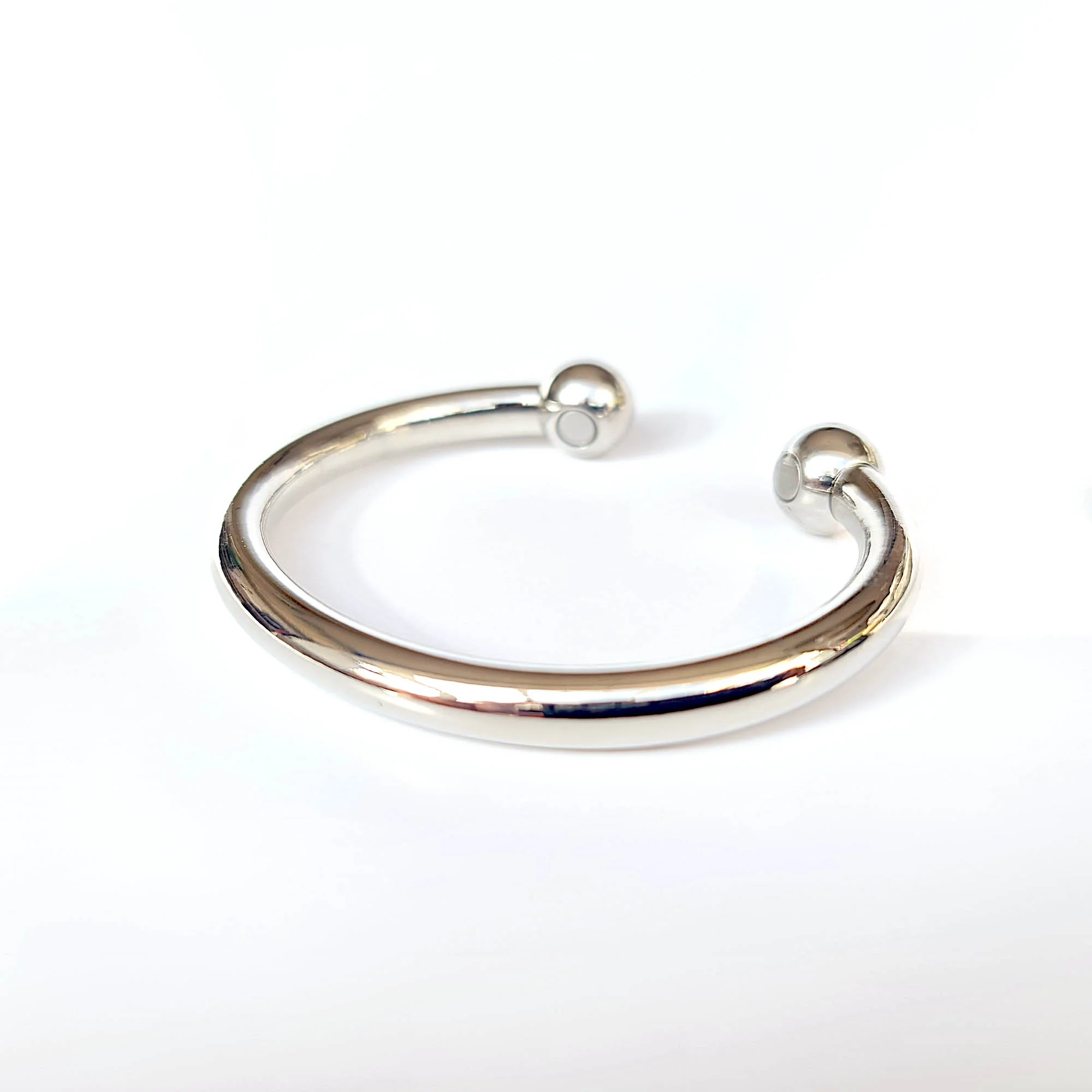 Grace magnetic bangle - Image 3