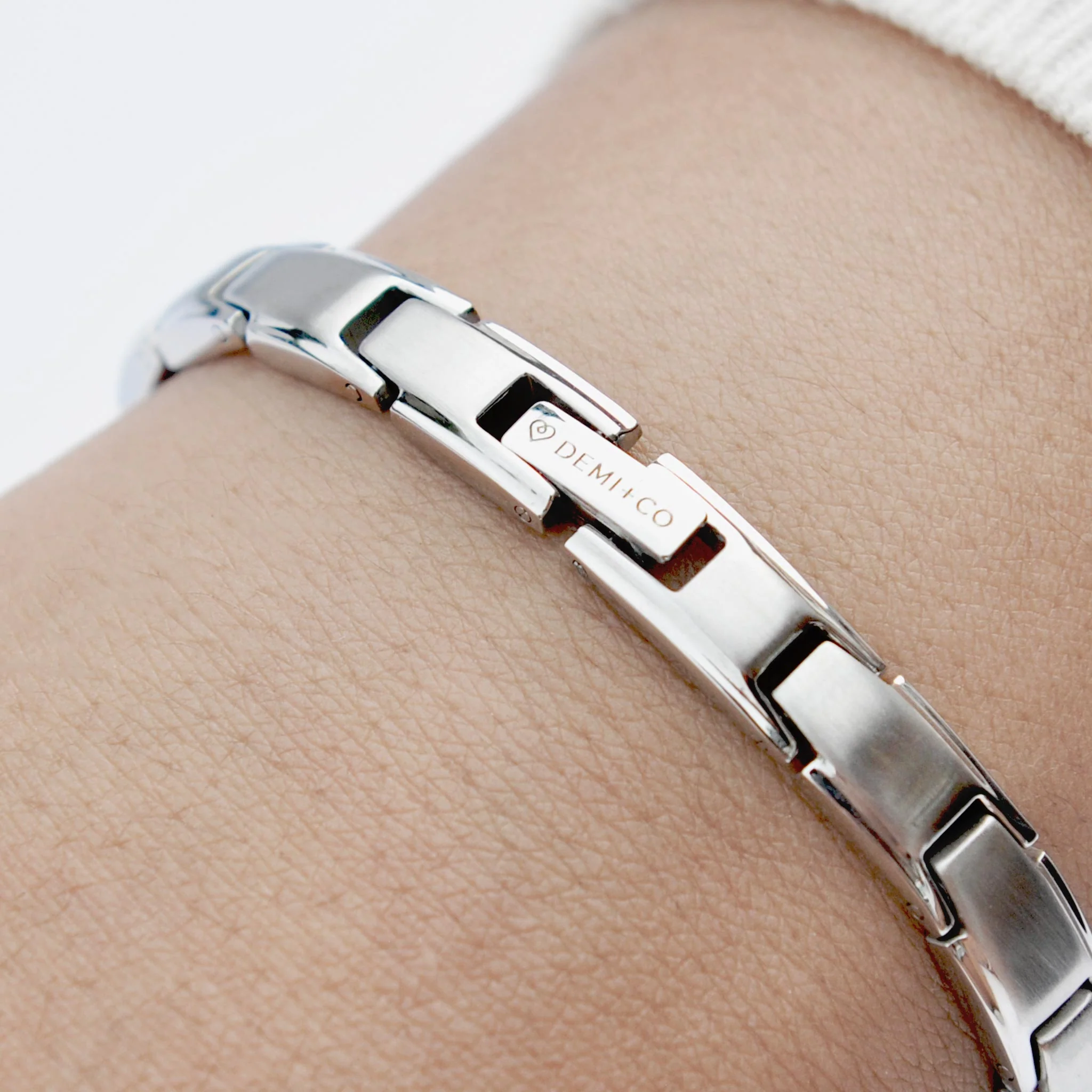 Hayley magnetic bracelet - Image 3