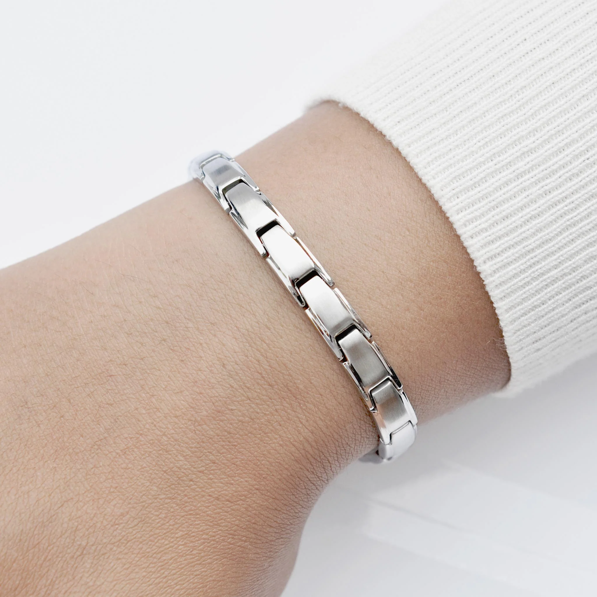 Hayley magnetic bracelet - Image 5