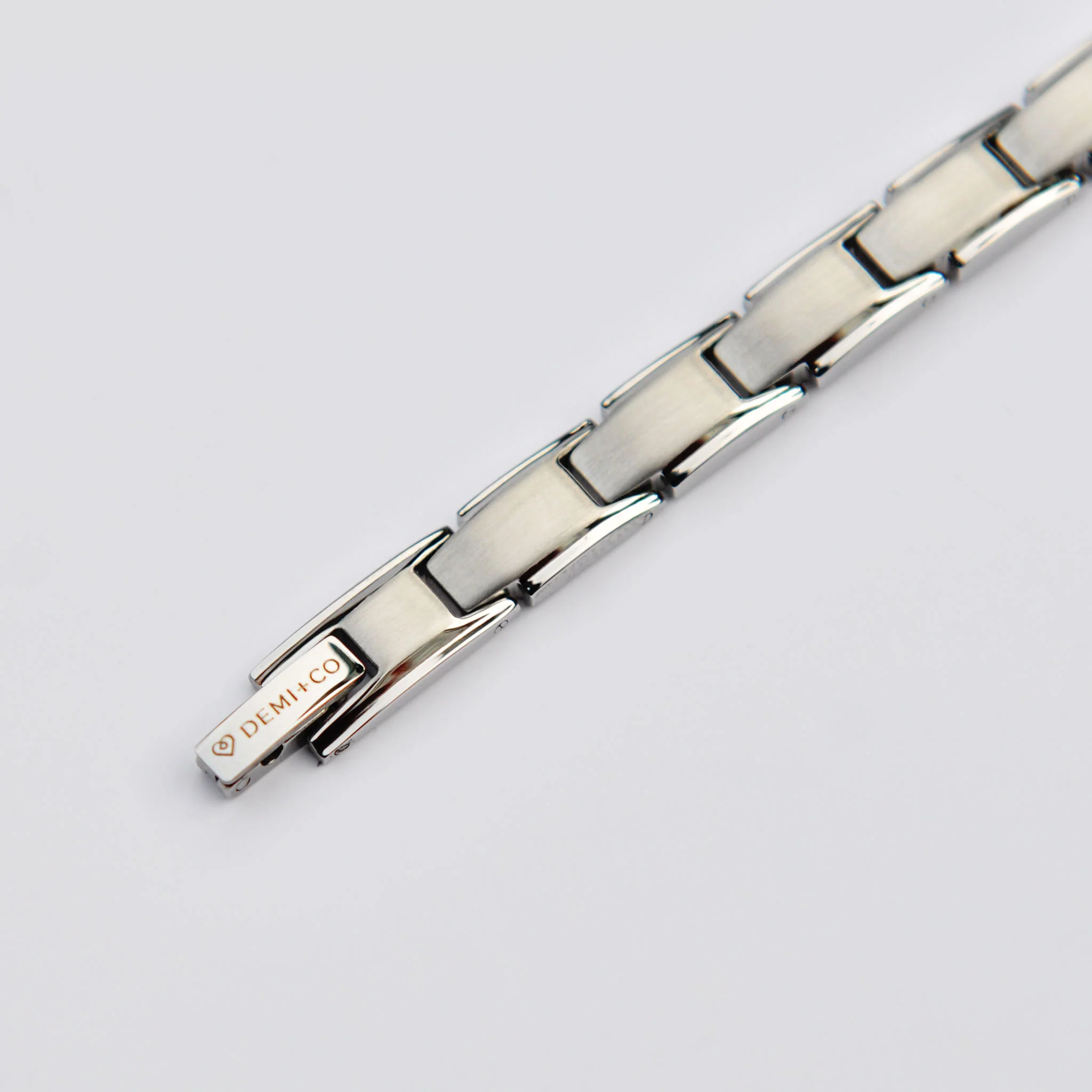 Hayley magnetic bracelet - Image 6